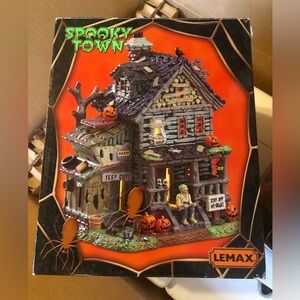 ✨ Creepy Neighborhood House Spooky Town by Lemax ✨
